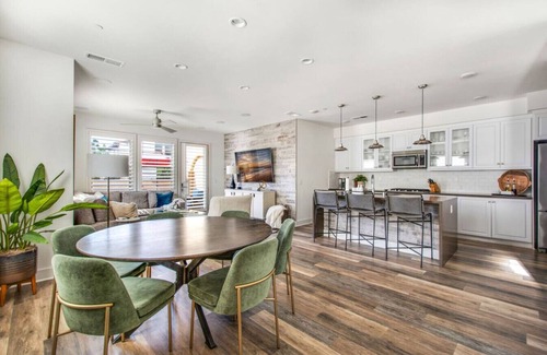 Leucadia House | Coastal Village Townhome | Blocks2 Grandview Beach