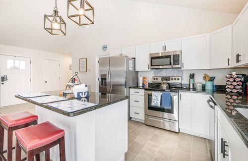 Colonial Beach House | Coastal Virginia Home w/Private Beach Access!