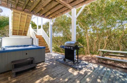 Emerald Isle House | Coastal Vista - Walk to Emerald Isle Beach!