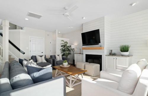 Emerald Isle House | Coastal Vista - Walk to Emerald Isle Beach!