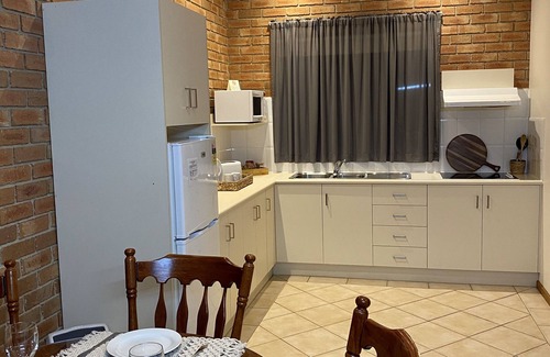 Lakes Entrance Hotel | Coastal Waters Motor Inn