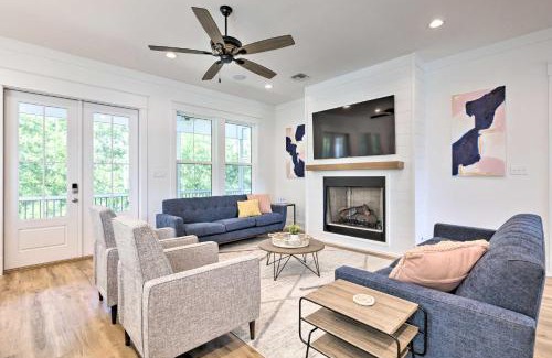 Waveland House | Coastal Waveland House half Block to Pub Beach