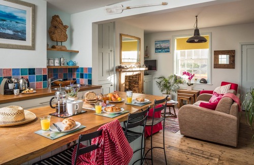 Camber Cottage | Coastguards Beach House - a cottage that sleeps 7 guests in 2 bedrooms