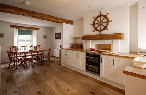 Mevagissey Cottage | Coastguards View overlooking Mevagissey Harbour with Sea Views