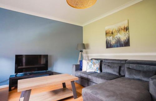 Coatbridge Apartment | Coat Apartment