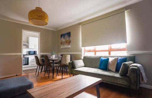 Coatbridge Apartment | Coat Apartment