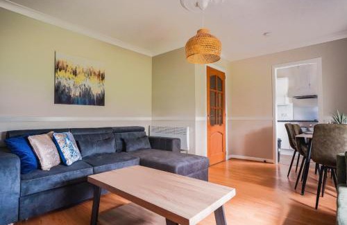Coatbridge Apartment | Coat Apartment
