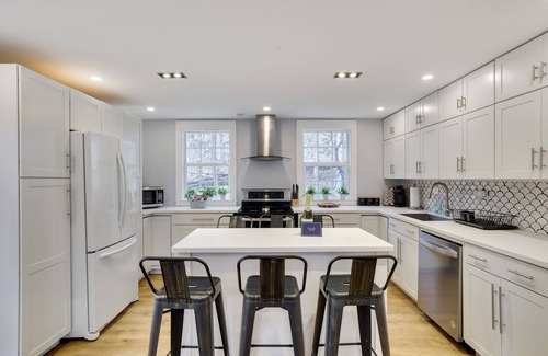 Bushkill House | Cobalt Cottage w/GameRoom + Outdoor Pools & More!
