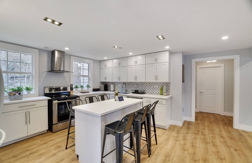 Bushkill House | Cobalt Cottage w/GameRoom + Outdoor Pools & More!