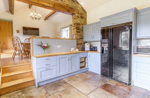 Mickleton Cottage | COBBLERS BARN, pet friendly, with hot tub in Mickleton, Teesdale