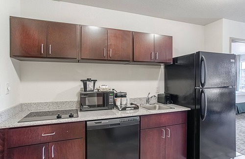 Greenville Hotel | Cobblestone Hotel & Suites - Greenville