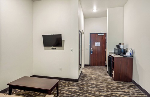 De Pere Hotel | Cobblestone Hotel & Suites - De Pere/Green Bay