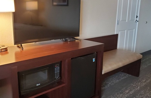 Oshkosh Hotel | Cobblestone Suites Oshkosh
