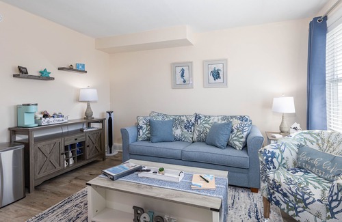 Wildwood Crest Condo | Cocktails & Dreams with Ocean + Pool Views