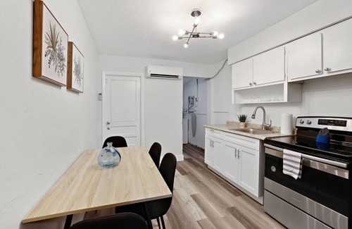 Southwest Coconut Grove House | Coconut Grove spot near Brickell and Downtown!, Coconut Grove spot near Brickell and Downtown!