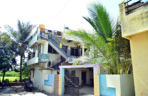 Kamalapur House | Coconut Homestay Hampi