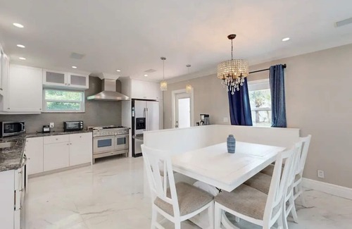 Lauderdale-by-the-Sea House | Coconut Oasis Across from the Beach - Luxury 3-bedroom Chef's Kitchen & Privacy.