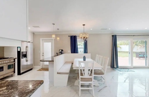 Lauderdale-by-the-Sea House | Coconut Oasis Across from the Beach - Luxury 3-bedroom Chef's Kitchen & Privacy.
