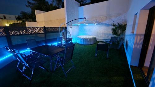 Carnoux-en-Provence Apartment | Cocooning LE MUGEL aux portes des calanques de Cassis & SPA