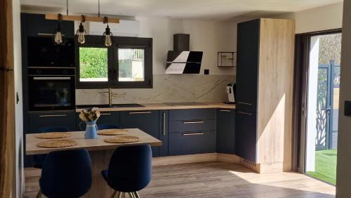 Carnoux-en-Provence Apartment | Cocooning LE MUGEL aux portes des calanques de Cassis & SPA