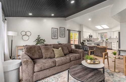Graystone House | Coeur d'Alene Getaway I Quiet Neighborhood