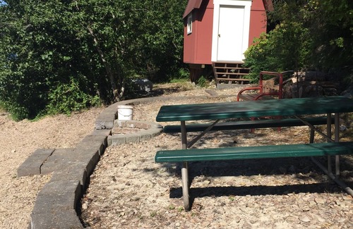 Harrison Cabin | Coeur d'Alene Lake Escape -Stunning Views, Private Beach, and Cozy Retreat!