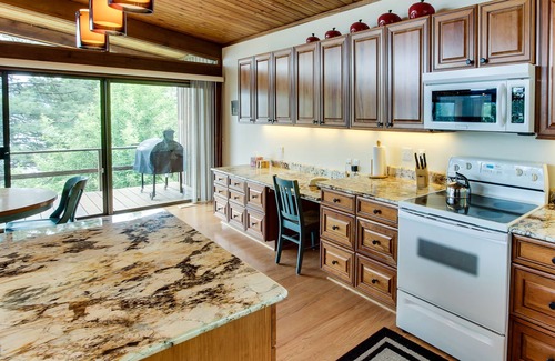 Coeur d'Alene Cabin | Coeur d'Alene Lake - Waterfront Cabin with Private Dock & Beach