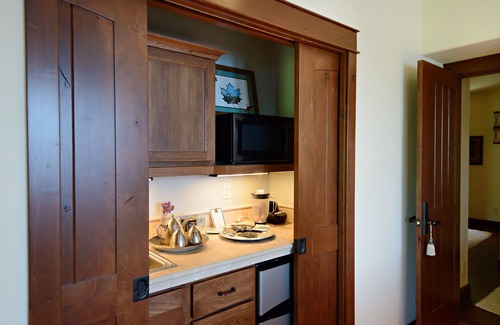 Coeur d'Alene Apartment | Coeur d' Alene Lakefront Luxury Retreat With Hot Tub Boat Slip Fireplace & More.