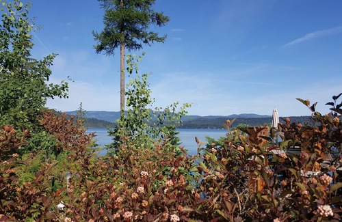 Coeur d'Alene Apartment | Coeur d' Alene Lakefront Luxury Retreat With Hot Tub Boat Slip Fireplace & More.