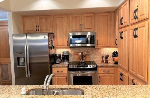 Coeur d'Alene Apartment | Coeur d Alene Riverstone Retreat