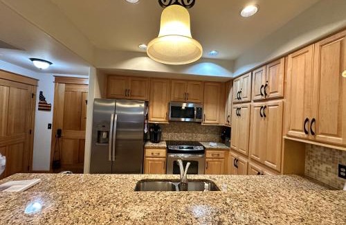 Coeur d'Alene Apartment | Coeur d Alene Riverstone Retreat