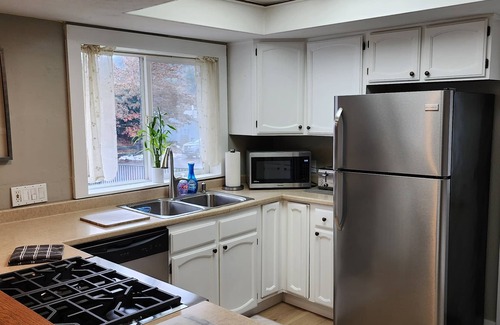 Coeur d'Alene House | Coeur d'Alene's Famous Lakeshore Cottage close to the beach!