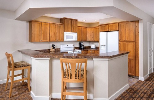 Coeur d'Alene Condo | Coeur d’Alene lake 2BD condo with resort amenities including indoor pool