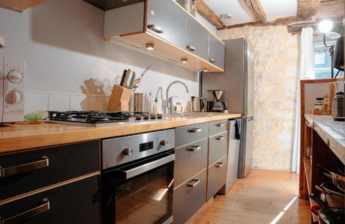 Coly House | Coeur de village, maison pour 8 avec piscine