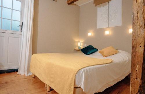 Coly House | Coeur de village, maison pour 8 avec piscine