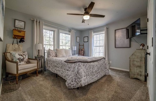 Silver Lake House | Coffee Bar, Hot Tub, Fenced-In Yard, and Fire Pit!