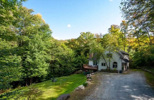 Stratton Mountain House | Coffee Lover's Retreat w/hot tub & game room