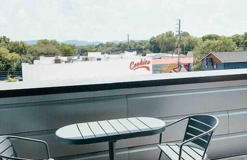 12 South Apartment | Coffee Shops, Restaurants, Bars, Salons and Boutiques, just steps away.