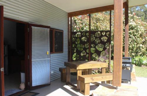 Lowanna Apartment | Coffs Coast Mountain Retreat Cabin 1