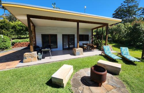 Lowanna Apartment | Coffs Coast Mountain Retreat Cabin 1