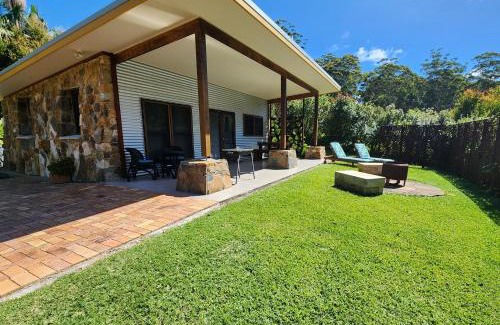 Lowanna Apartment | Coffs Coast Mountain Retreat Cabin 1