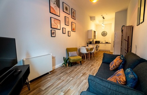 Castle Apartment | Cohost Partners Chapel Retreat | King Bed | Swansea