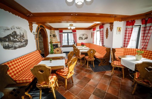 Campulung Moldovenesc Hotel | Colț de Austria