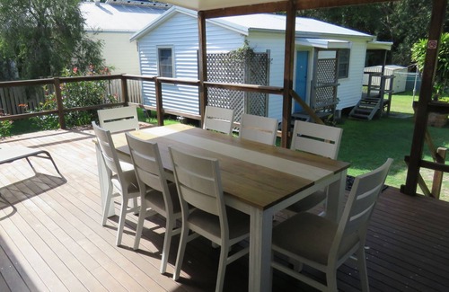 Arakoon House | COL'S COTTAGE - 300 METRES TO THE BEACH