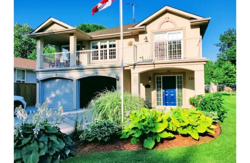 Colchester House | Colchester Harbour - Lake Erie