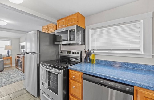 Colchester House | Colchester Lake Getaway!