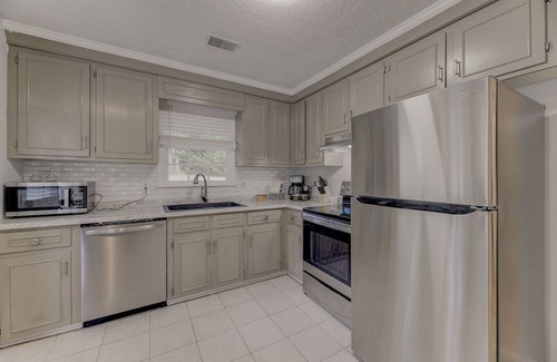 Columbia House | Coldstream Family Home | Near Lake Murray 3BR