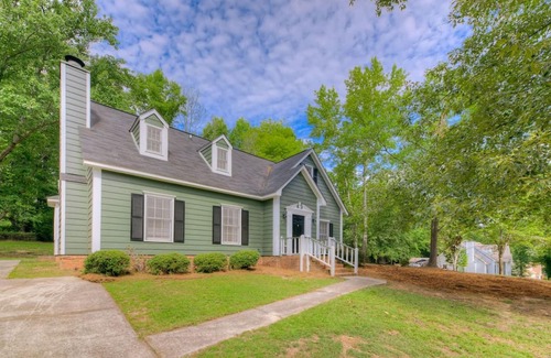 Columbia House | Coldstream Family Home | Near Lake Murray 3BR