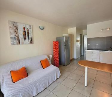 L'Houezel Apartment | COLIBRI DAMPIERRE Appartement cosy au Gosier avec piscine, terrasse et vue mer