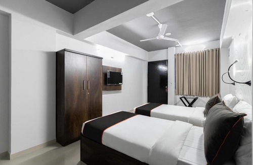 Changodar Hotel | Collection O 198 Satyam Mall